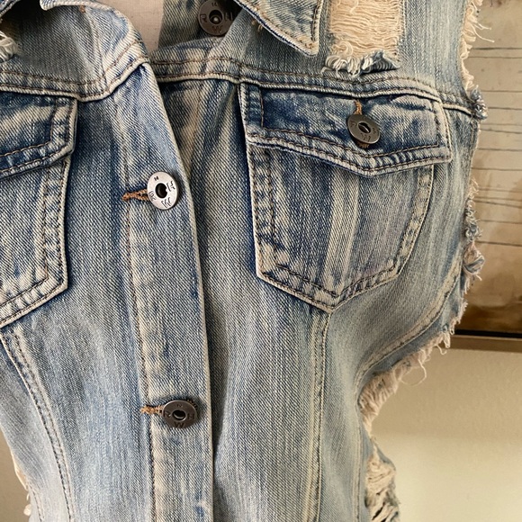 RWH factory distressed jean jacket vest size L - Picture 3 of 10